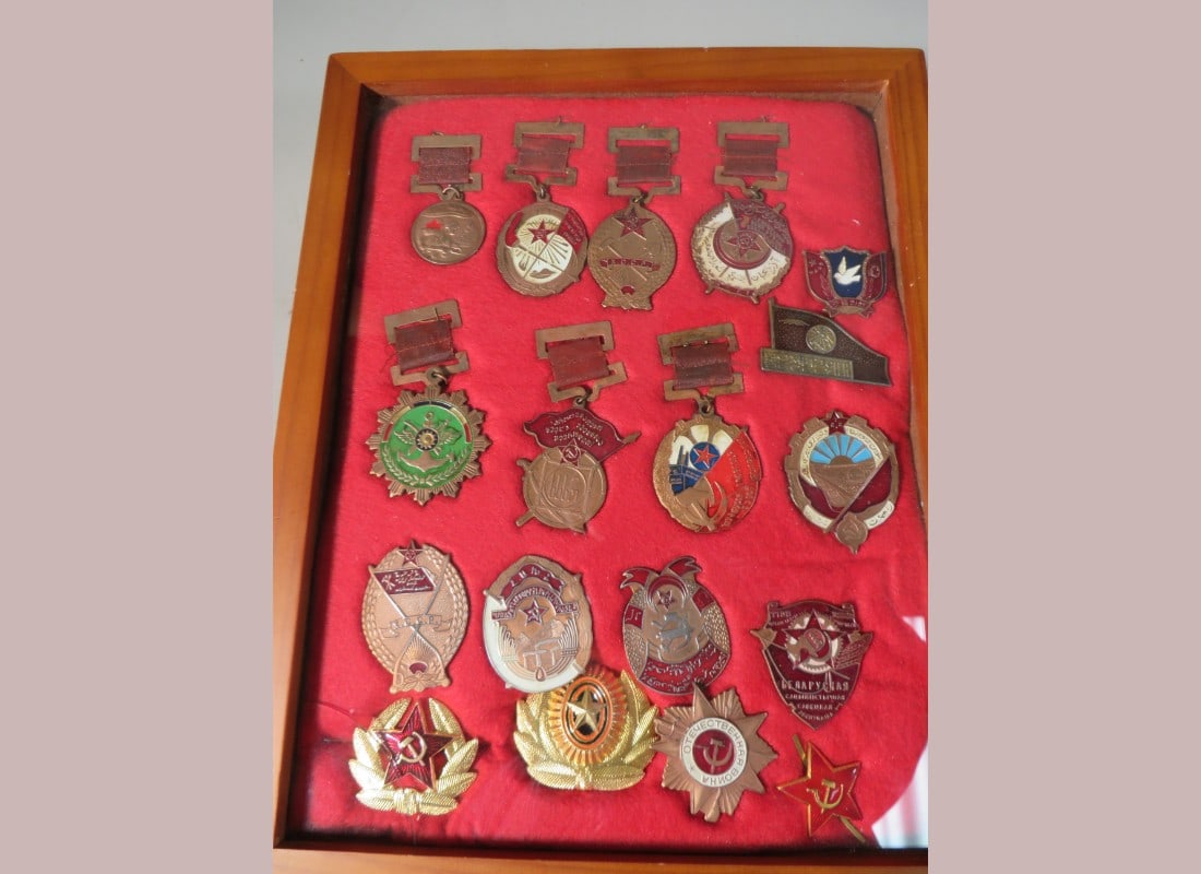 Case Of Russian Medals: 18 Medals total Wooden case