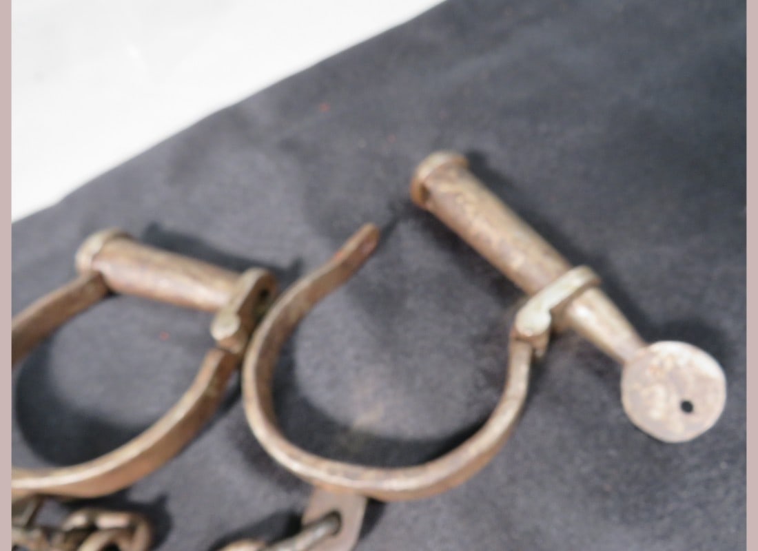 1 pair Working Prisoner Shackles - 3