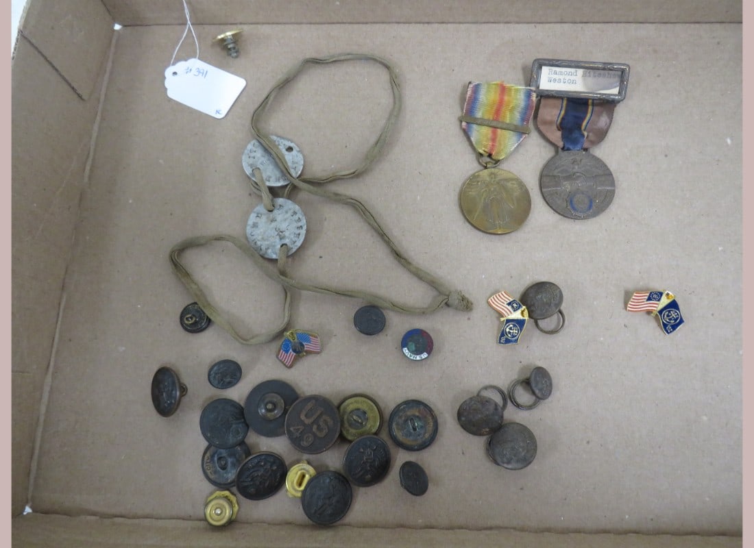 Misc. Buttons, Badges & Pins: approx. 25 pcs