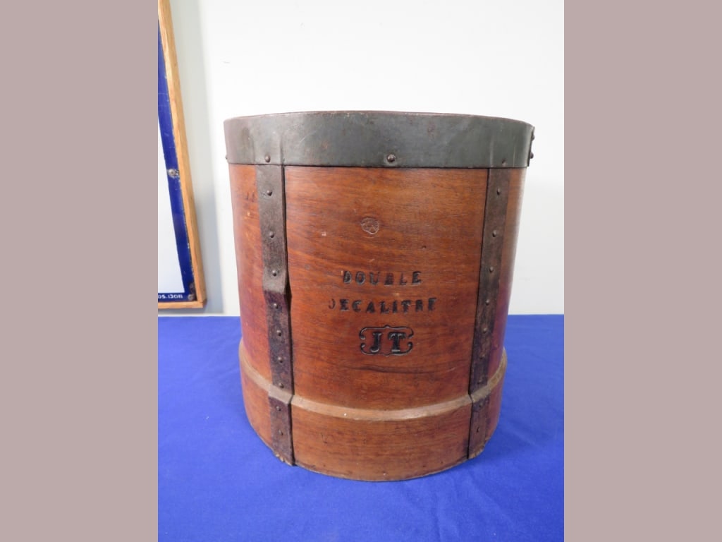 French Wooden Grain Measuring Bucket: 19th & early 20th Centuries Double Decalitre 13 x 12
