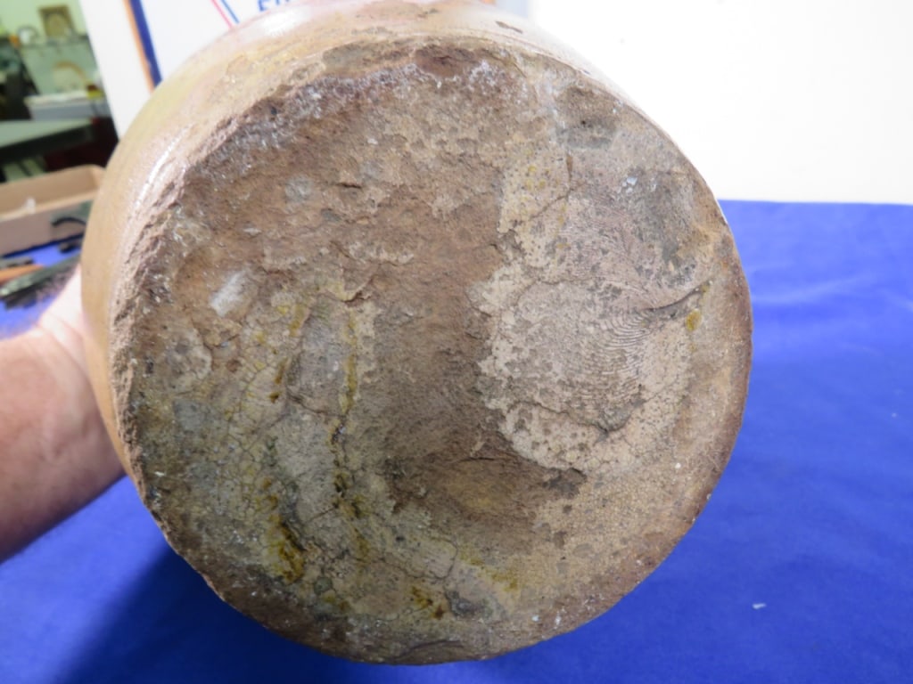 Unusual Northeastern Stoneware Jar - 8