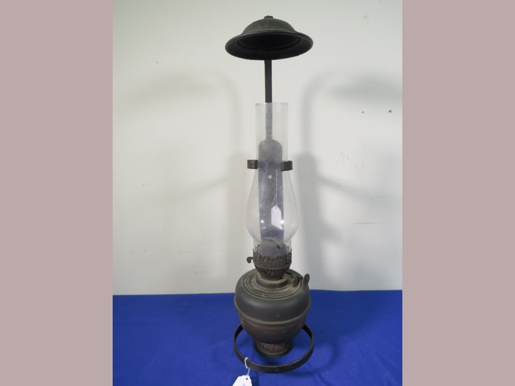 RR Kerosene Lamp w/ Globe & Holder (1 of 5)