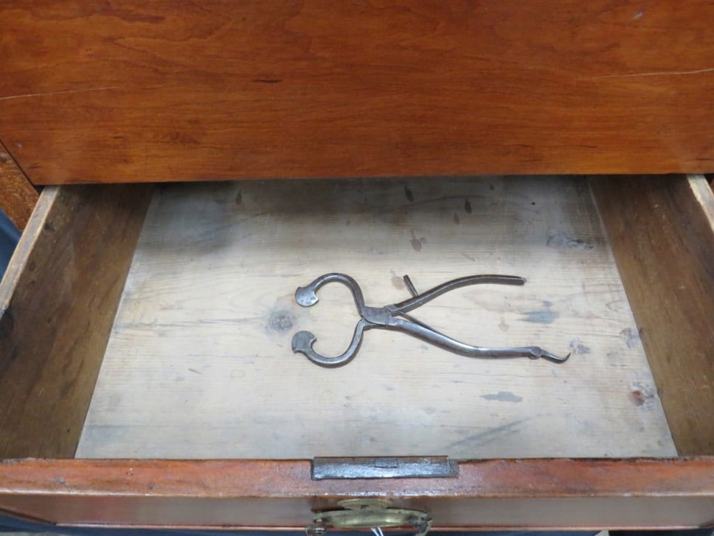 1800's Ky. Cherry Sugar Chest - 4