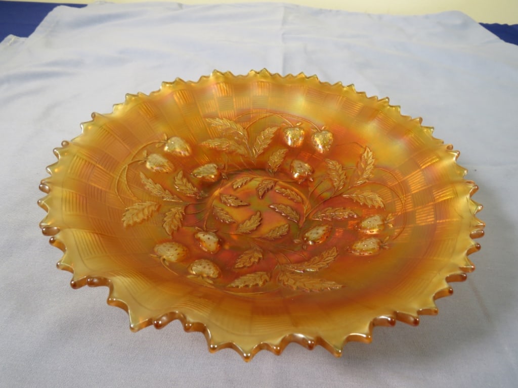 Northwood Carnival Glass Marigold Strawberry Plate: No cracks or chips