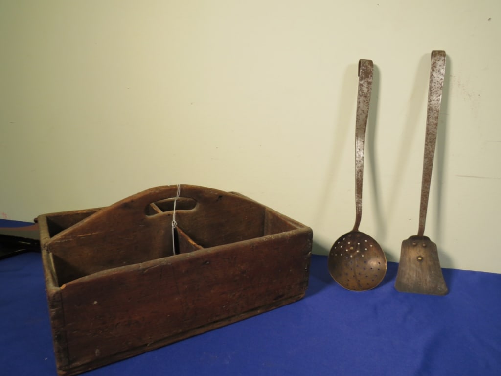 Early Wood Tote: w/ Skimmer & Ladle Dovetailed box 5 x 14 x 9