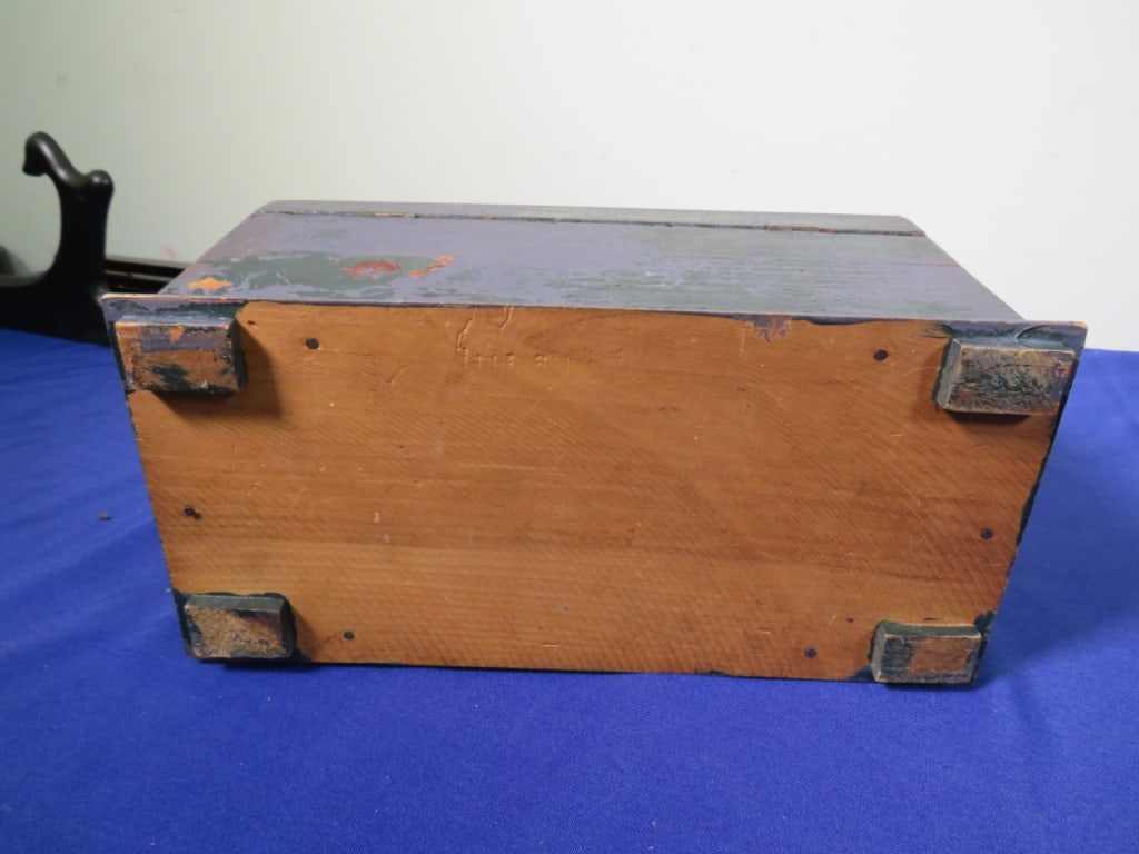 Hand-decorated Miniature Box - 8