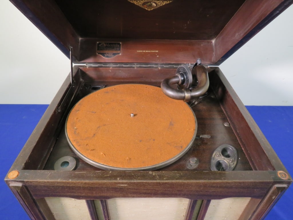 Victrola Phonograph - 2