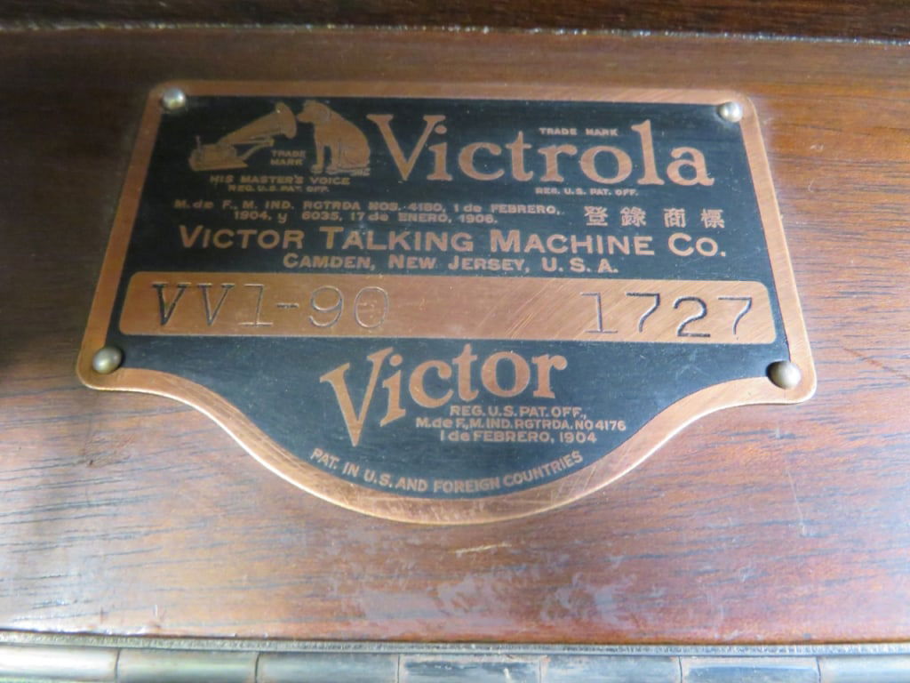 Victrola Phonograph - 4
