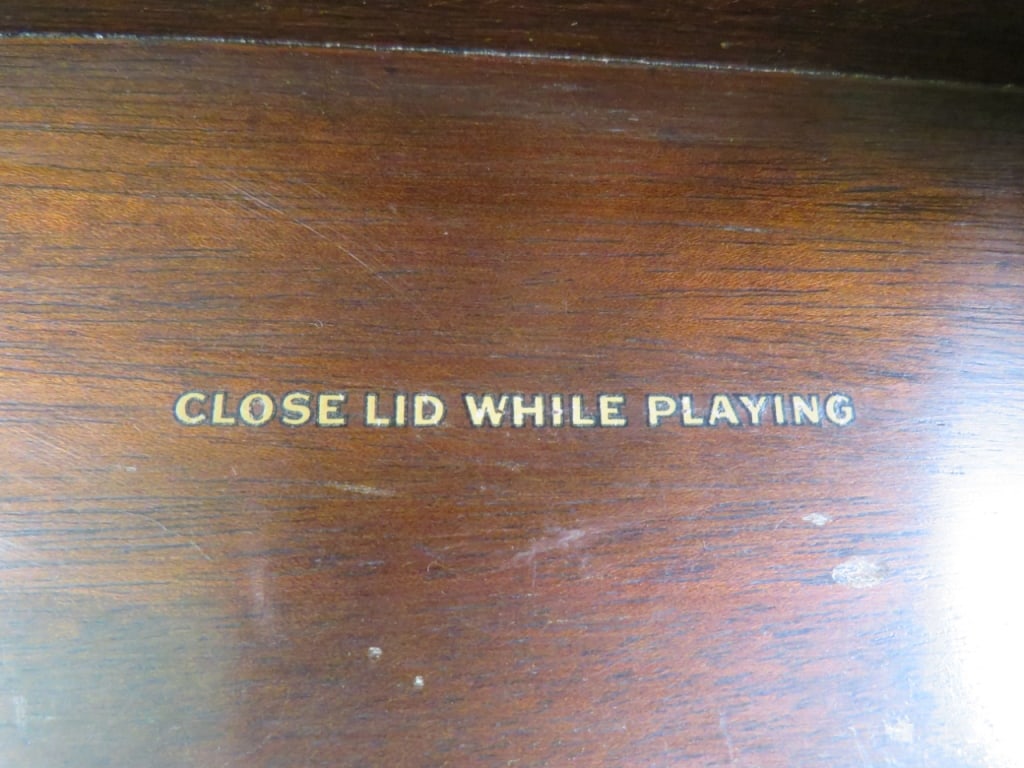 Victrola Phonograph - 5