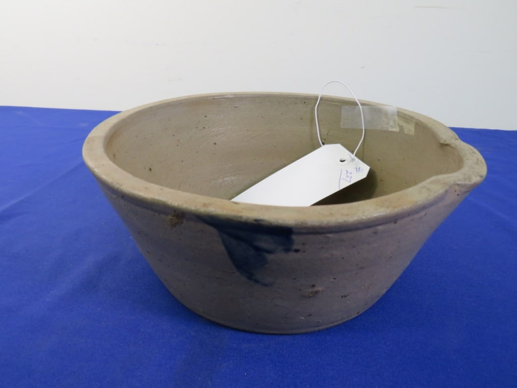 Baltimore Stoneware Milk Pan: A great addition to any collection!