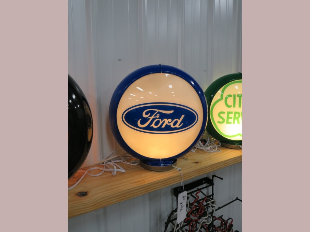 Ford Gas Pump Globe: Glass globe/Plastic holder 16 x 6