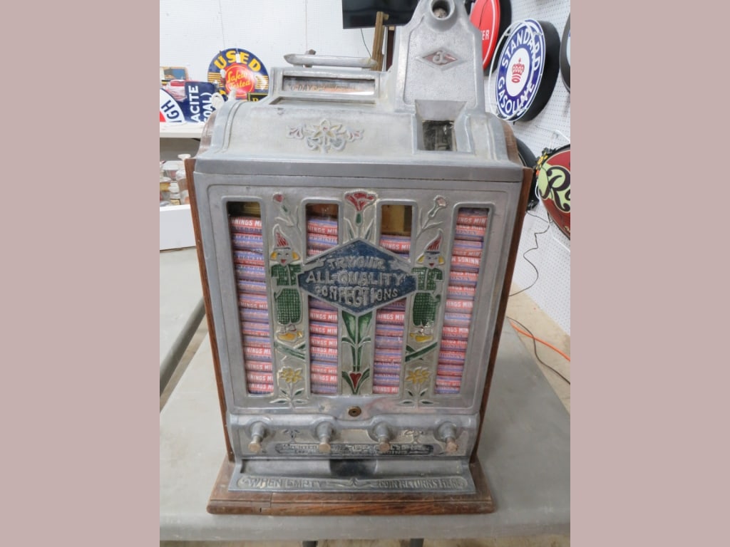 O.D. Jennings Co Today Vendor Slot Machine: w/ Mint display, mid 1920's 26 x 16 x 15