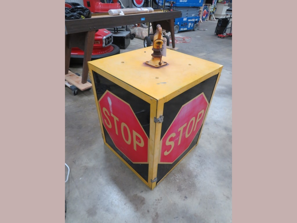 4-Sided Lighted Stoplight - 2