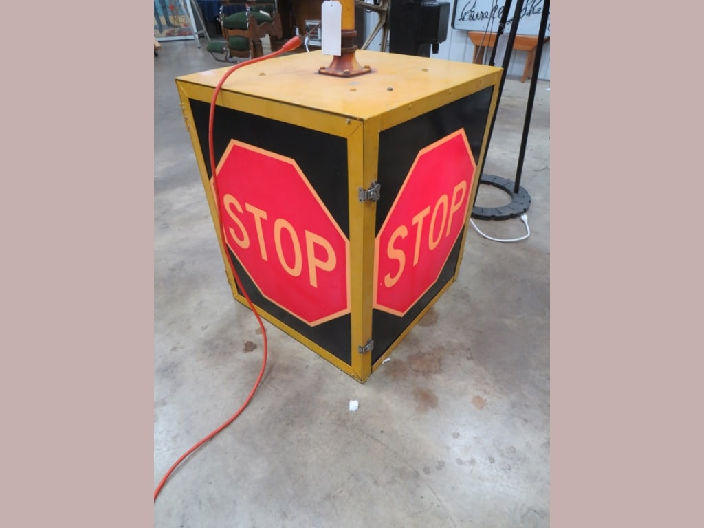 4-Sided Lighted Stoplight - 5