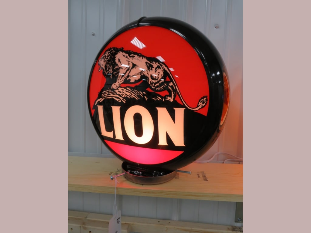 Lion Gas Pump Globe: 16 x 6