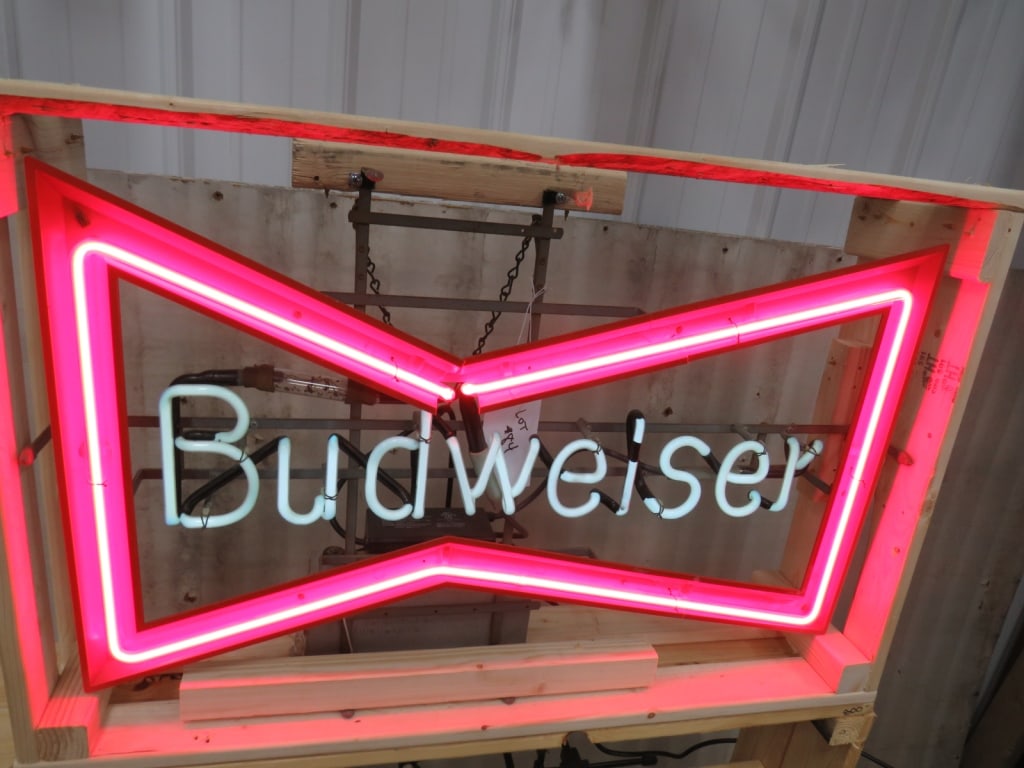 Neon Budweiser Lighted Bar Sign: 18 x 29
