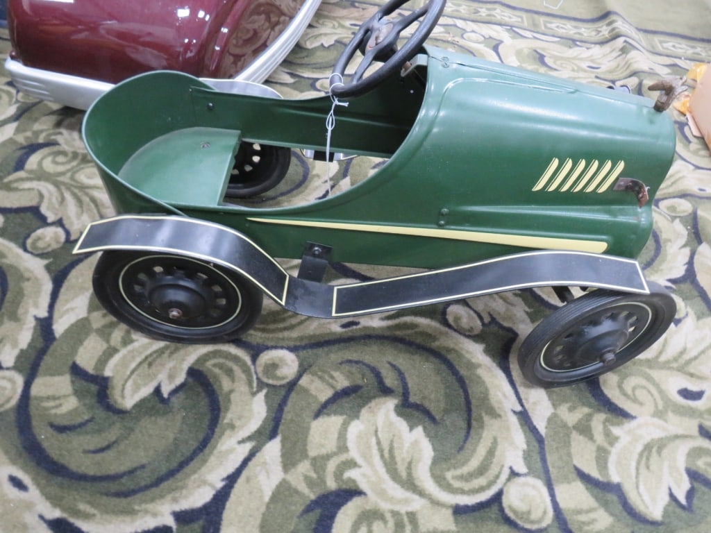 Garton Pedal Jalopy Car: w/ Fenders 22 x 34 x 16