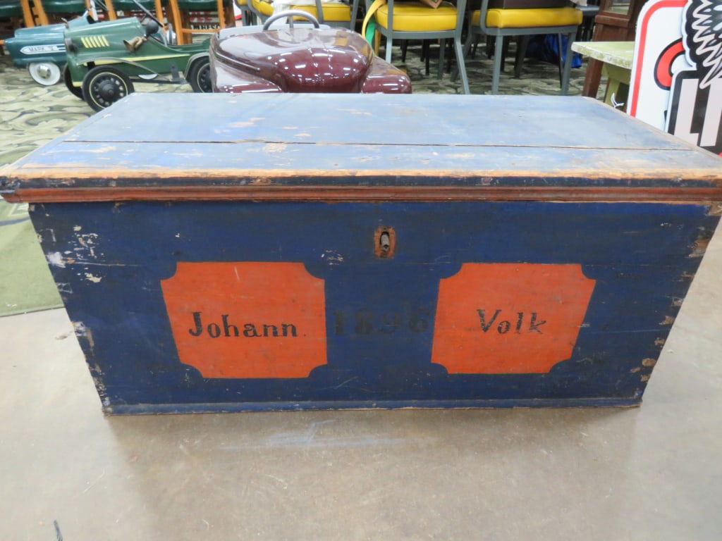 Johann Volk Circus Clown Box: Painted wood, dovetail, orig lock some paint fading 18 x 42 x 21