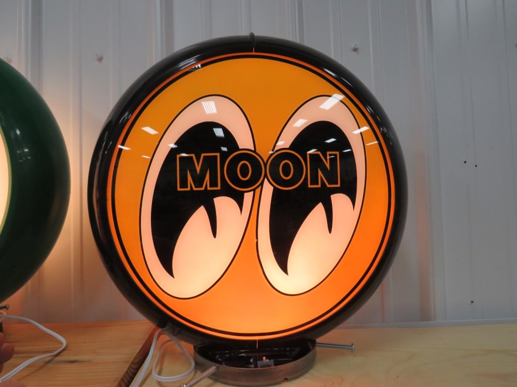 Mooneyes Gas Pump Globe - 2