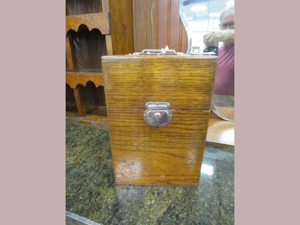 Everlasting Oak Barber Box (1 of 3)