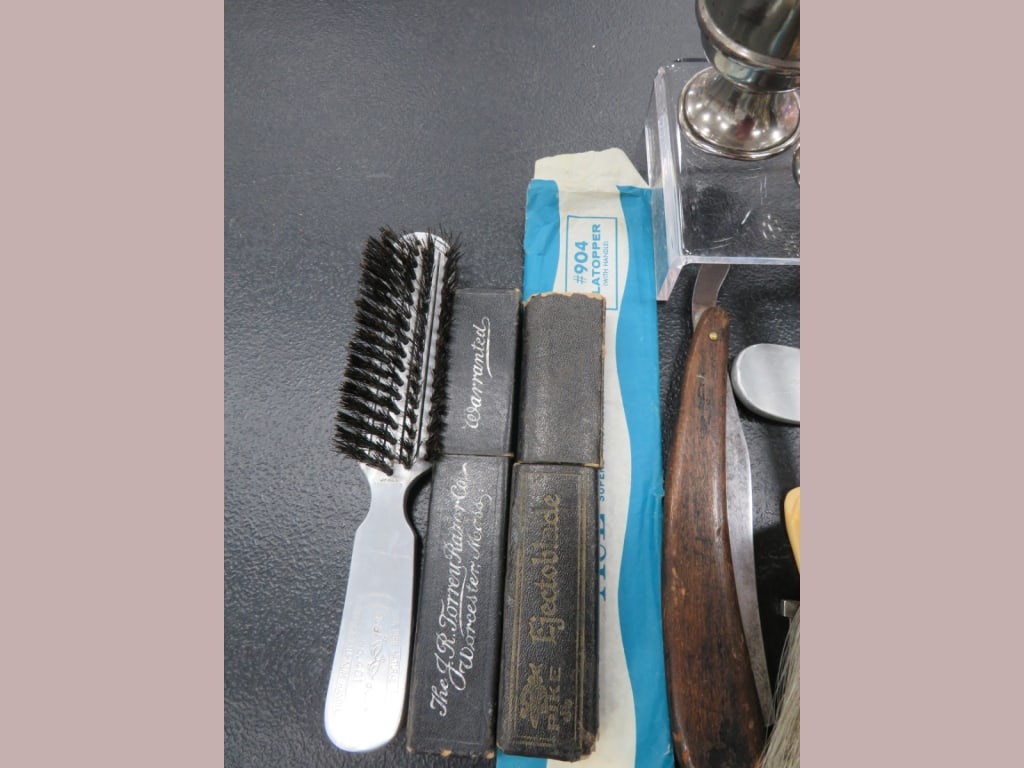 15 pcs Eclectic Barber Items - 5
