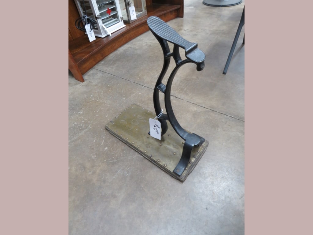 Shoe Last on Stand: 23 x 10 x 21