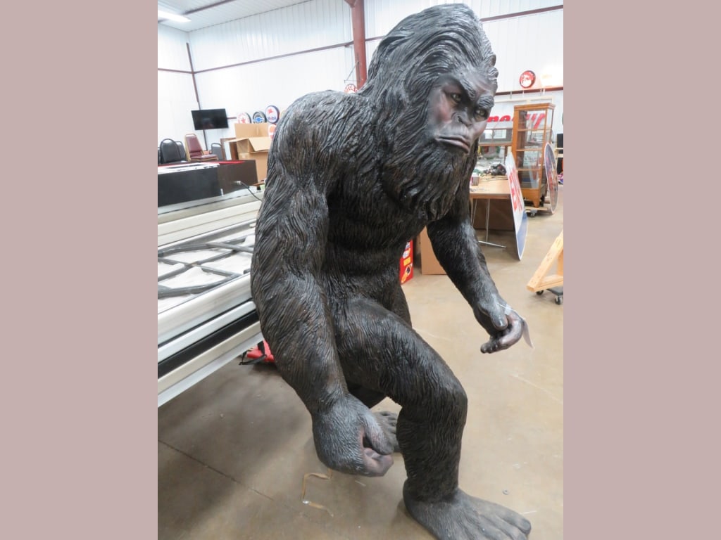 Big Foot Sasquatch Statue - 3