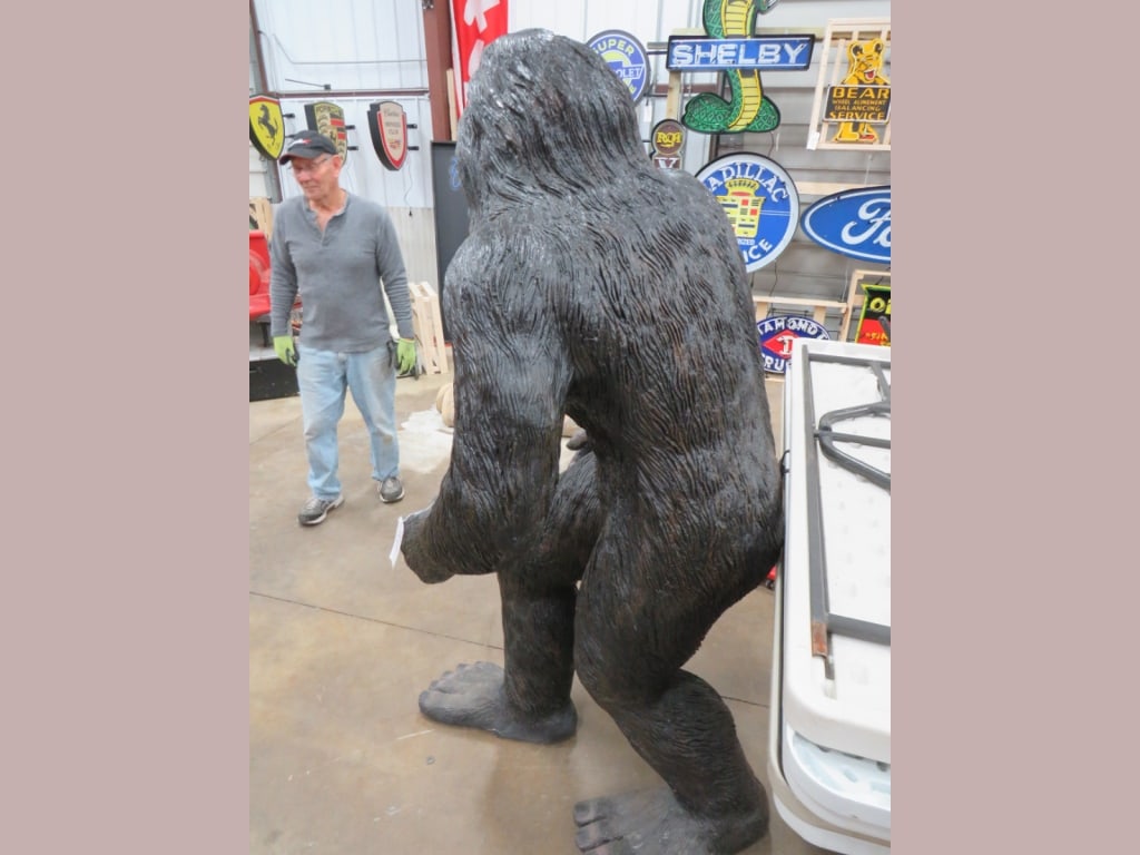Big Foot Sasquatch Statue - 7