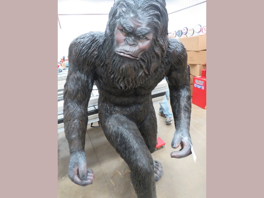 Big Foot Sasquatch Statue - 9