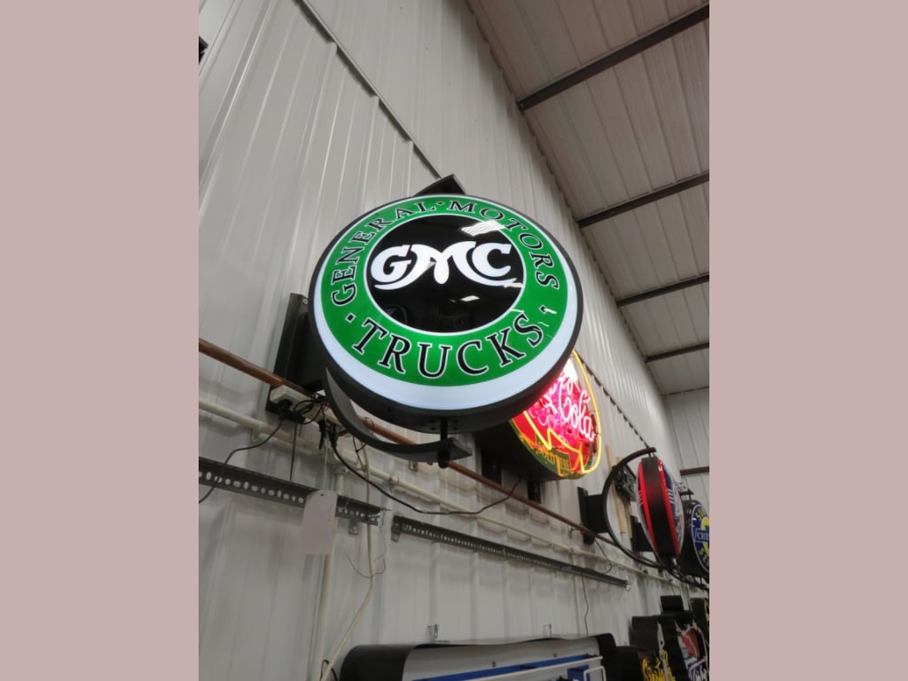 GMC Truck Spinner: Globe 19" Overall 27 x 26