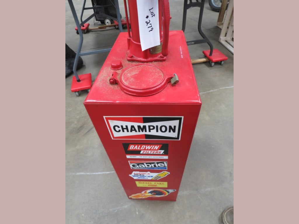 Service Station Luber w/ Pump - 3