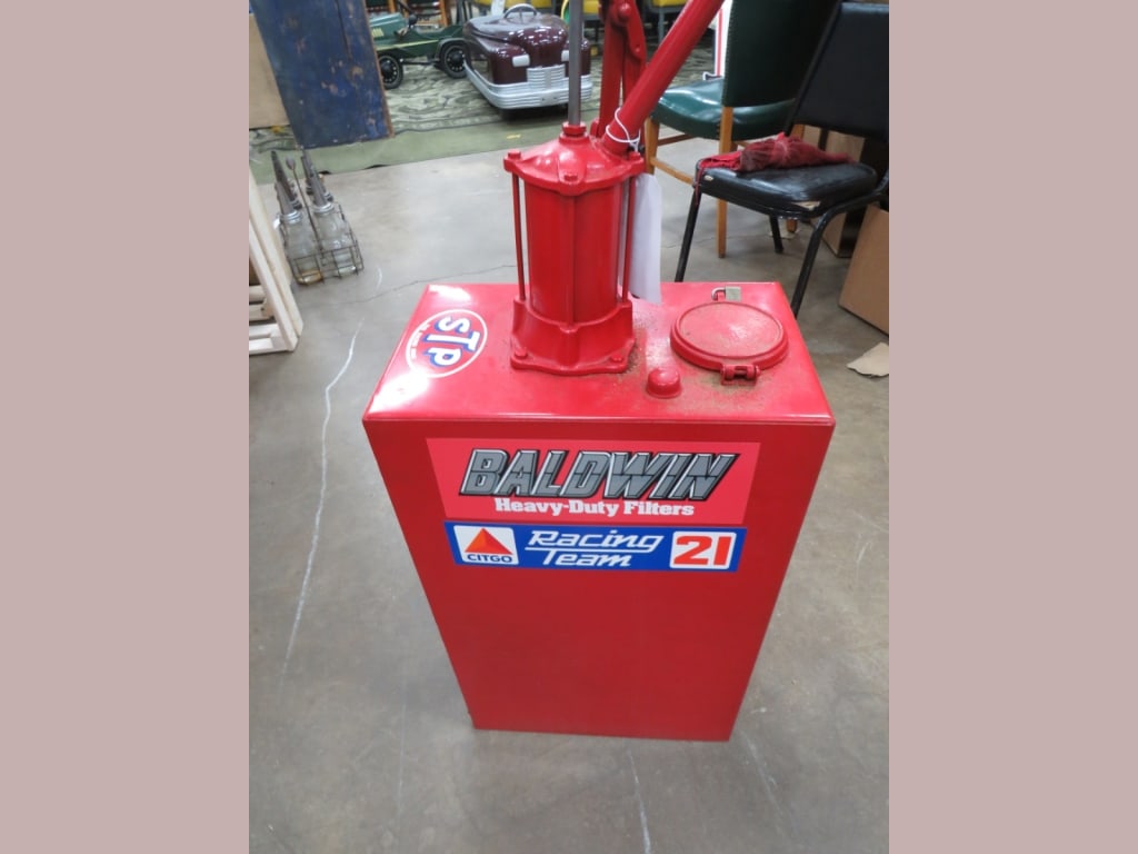 Service Station Luber w/ Pump - 4