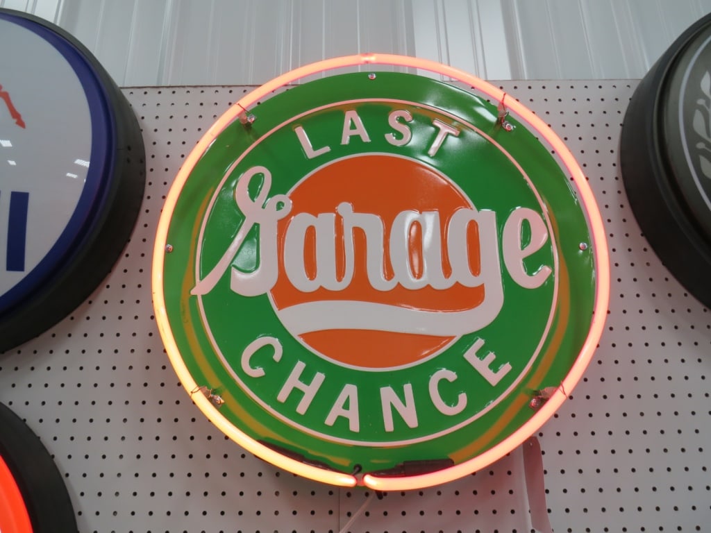 Canned Single band Neon Last Chance Garage Sign: 24 x 72 x 18