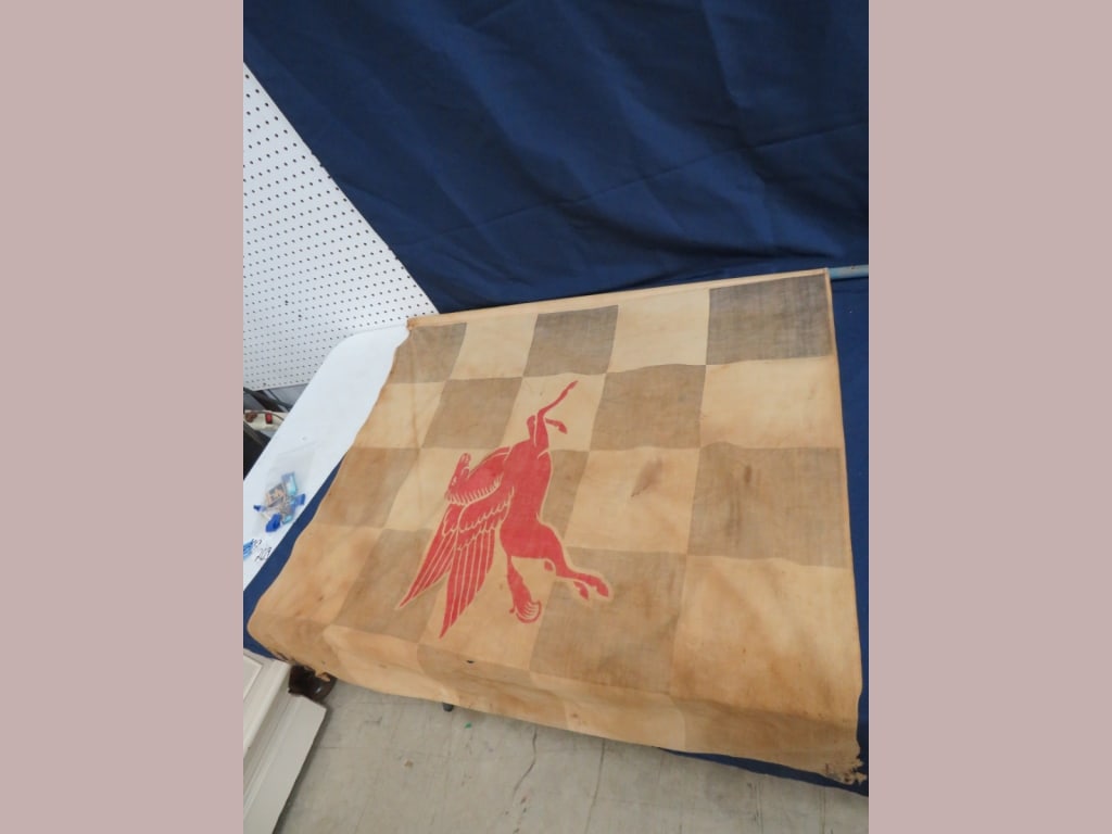 Pegasus Checkered Race Flag: 36 x 34 normal age wear
