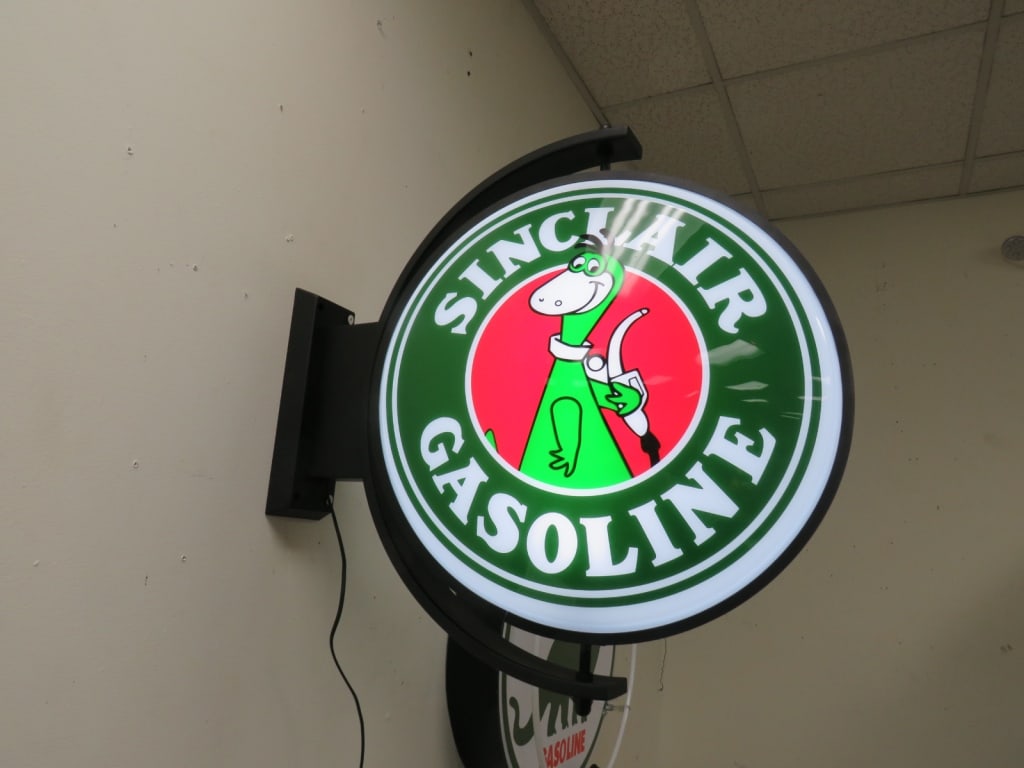 Sinclair Gasoline Spinner: Globe 19" Overall 27 x 26