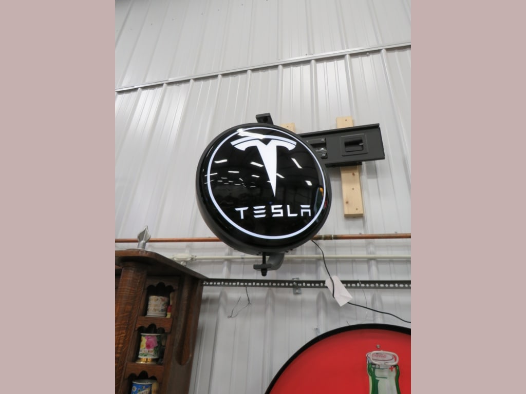 Tesla Spinner: Globe 19" Overall 27 x 26