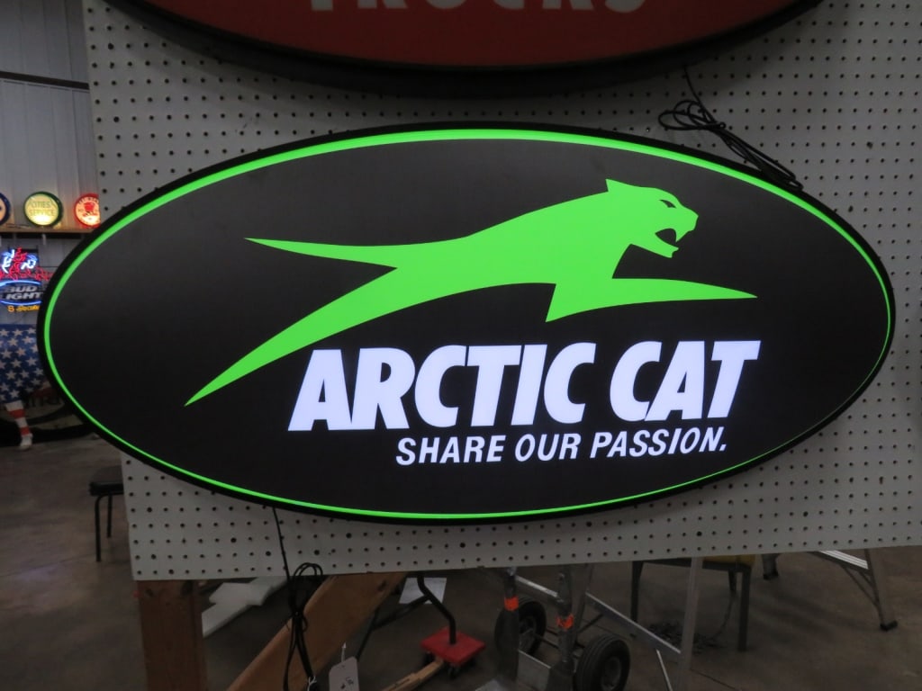 LED Artic Cat Wall mount Dealer Light: Oval 48