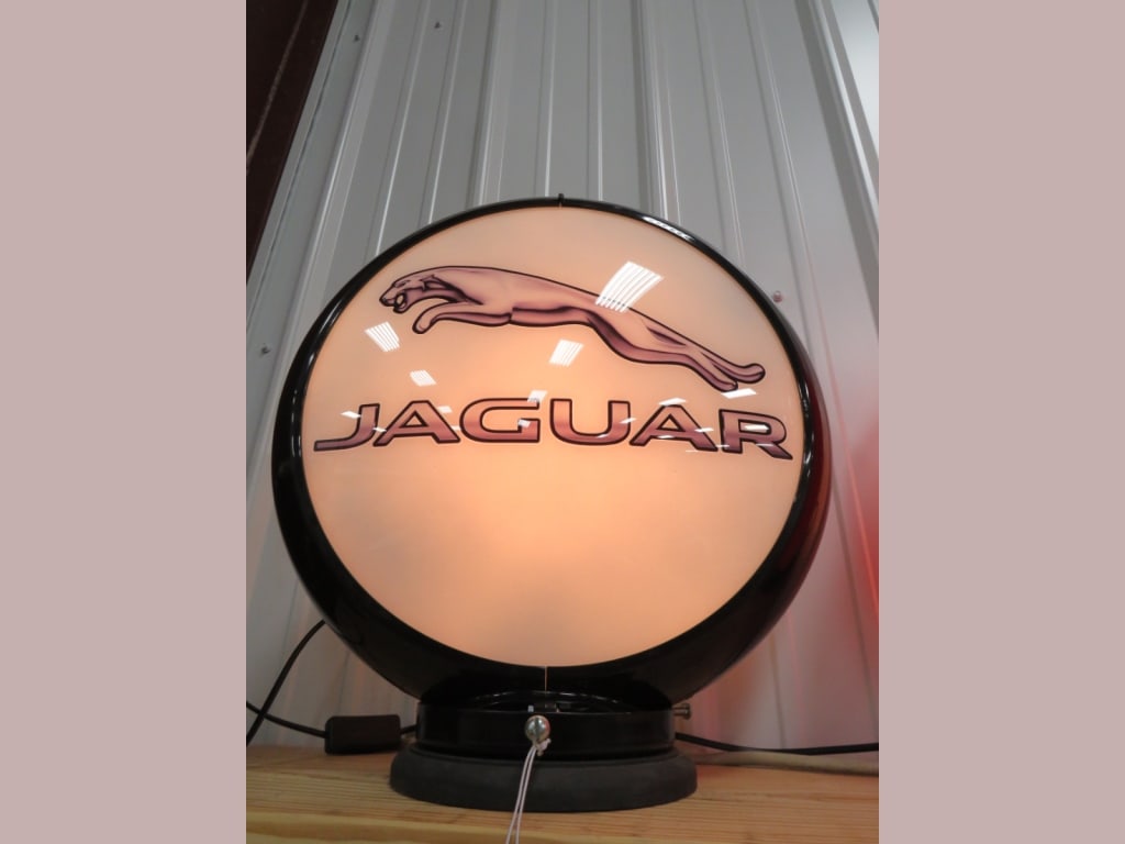 Jaguar Gas Pump Globe - 3