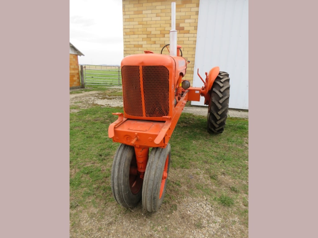 Allis Chalmers Tractor - 6