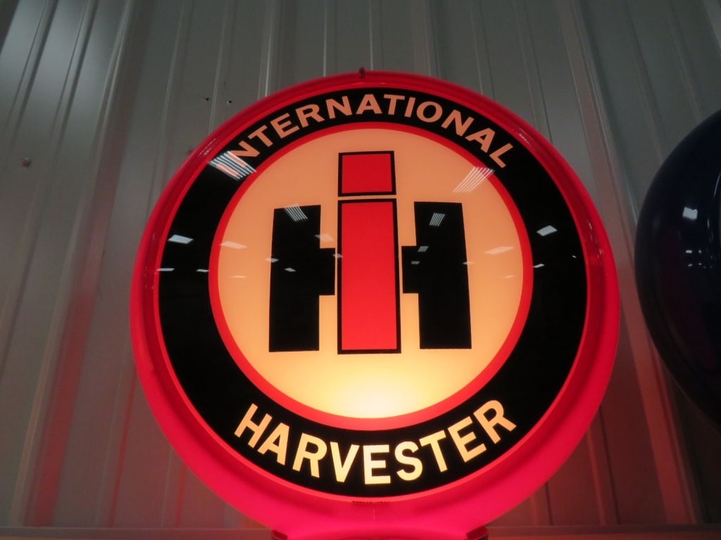 International Harvester Gas Pump Globe: 16 inch overall/Globe 15 inch