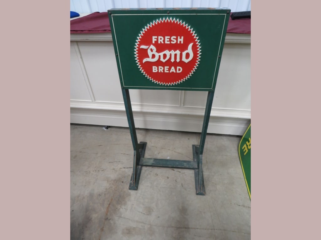 DS Bond's Fresh Bread Broom Holder: 42x19x18