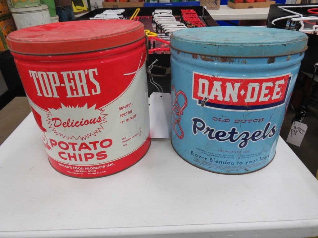 2-2.5 lb Potato Chip and Pretzel Tin: Dandee/Toppers Toledo. 11x10