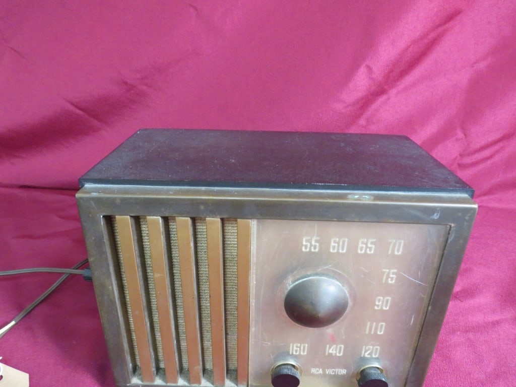 RCA Victor Radio - 4