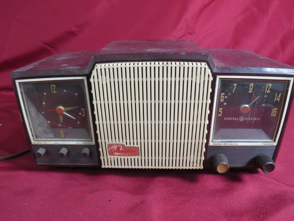 GE Musa Phonics Clock Radio - 2