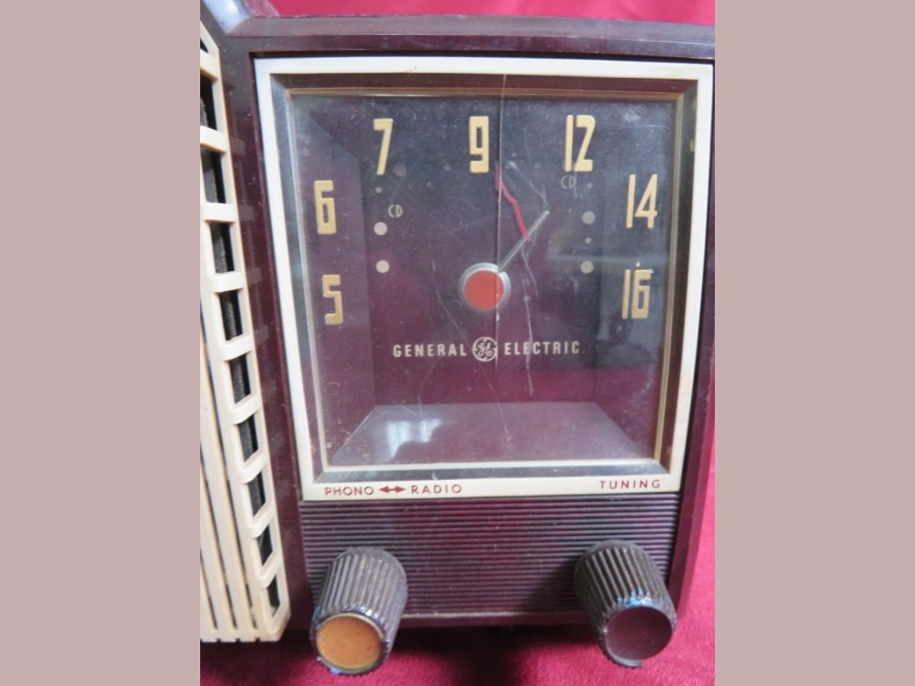 GE Musa Phonics Clock Radio - 3