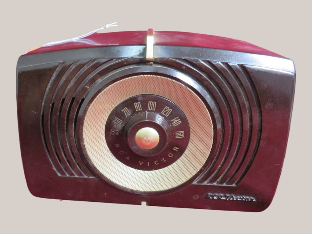 RCA Victor Bakelite Case Radio (1 of 6)