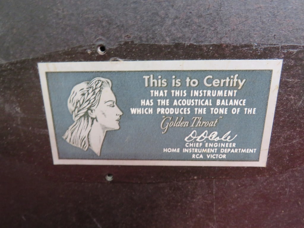 RCA Victor Bakelite Case Radio - 6