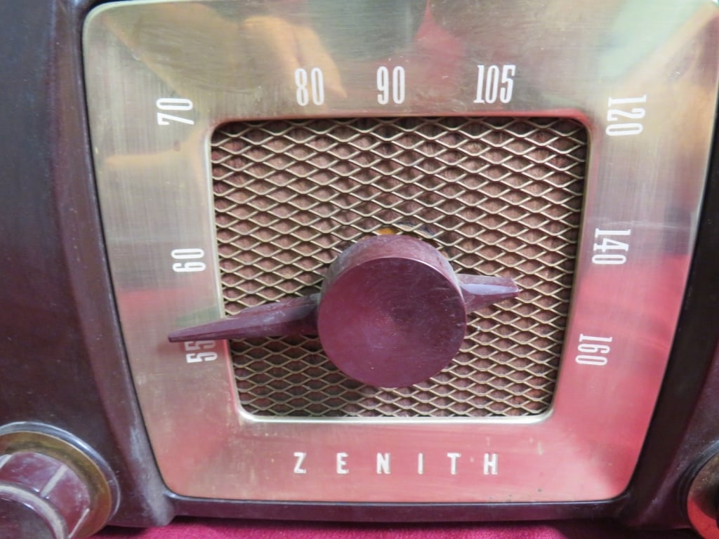 Zenith Baskelite Case Radio - 3