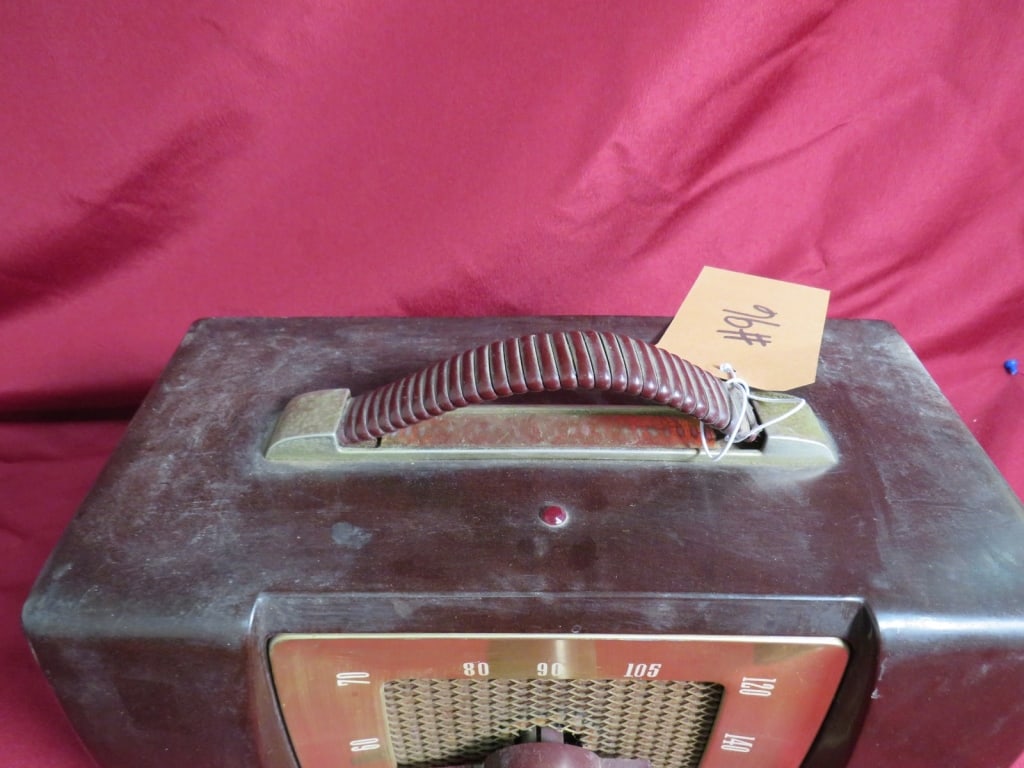 Zenith Baskelite Case Radio - 4