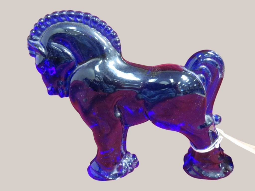 Longaberger-Heisey-Mosser Clydesdale Cobalt Horse: Chip to Front Left hoof - See pictures 7 x 8 x 2